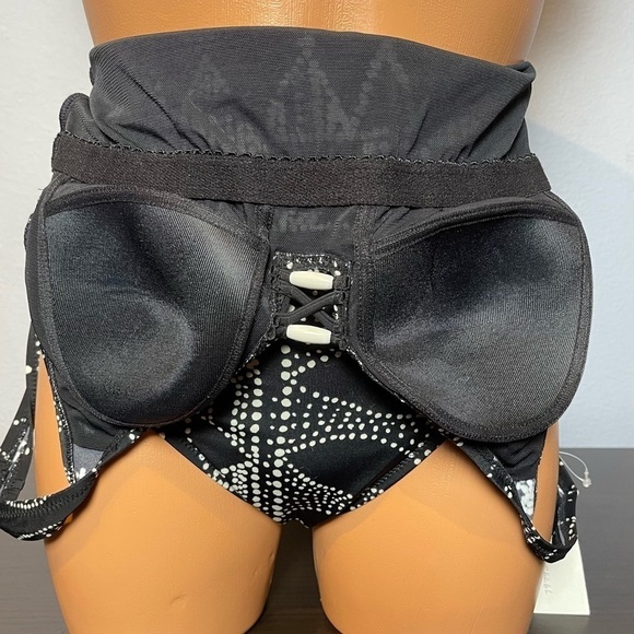 New Profile by Gottex 1 Piece Black & White Swimsuit (SW01) - Picture 7 of 8